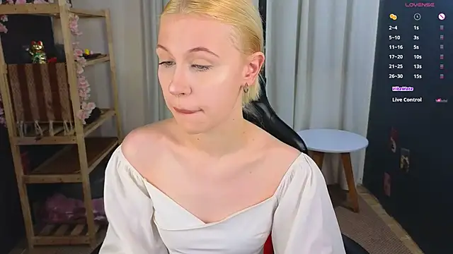 Snapshot of lovedrope chatting on November 2025 05:35:02 PM lovedrope online show from November 2025 05:35:02 PM