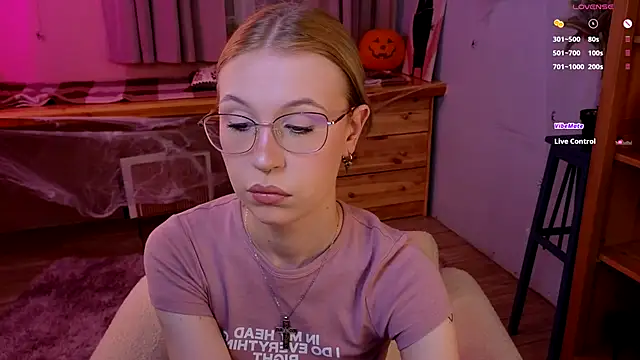 Snapshot of lovedrope chatting on November 2025 06:01:01 PM lovedrope online show from November 2025 06:01:01 PM