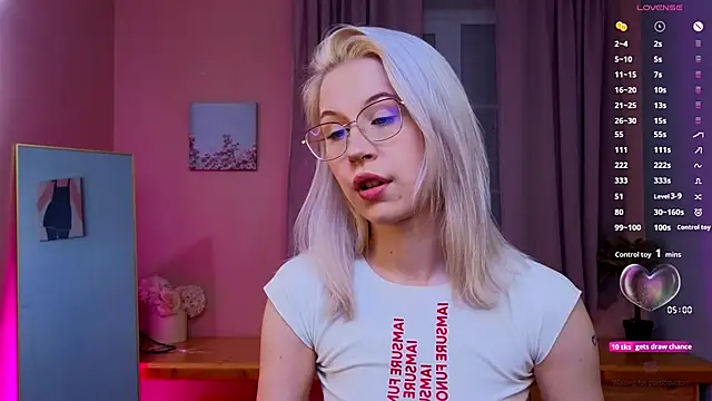 Snapshot of lovedrope chatting on December 2025 05:58:02 PM lovedrope online show from December 2025 05:58:02 PM