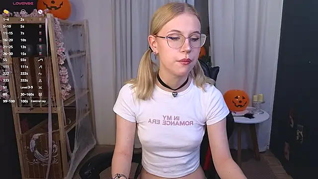 Snapshot of lovedrope chatting on November 2025 05:51:02 PM lovedrope online show from November 2025 05:51:02 PM