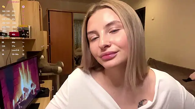 VictoriaMystery online show from November 2025 01:43:01 PM