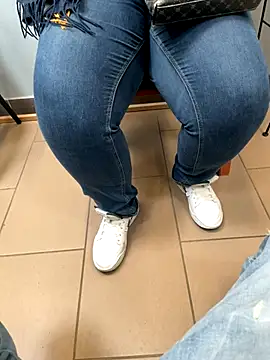 Snapshot of kevetvivi chatting on November 2025 09:31:01 AM kevetvivi online show from November 2025 09:31:01 AM