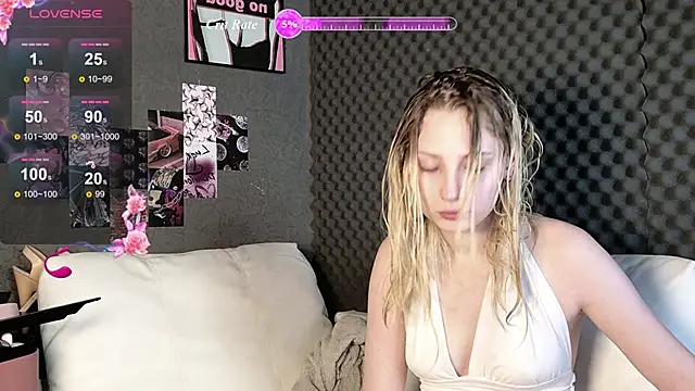 Snapshot of Fluffy_Cloude chatting on June 2026 05:23:02 AM Fluffy Cloude online show from June 2026 05:23:02 AM