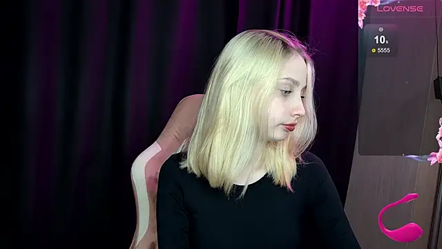 Fluffy Cloude online show from November 2025 07:29:01 PM