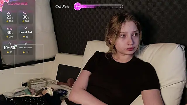 Snapshot of Fluffy_Cloude chatting on June 2026 01:56:01 AM Fluffy Cloude online show from June 2026 01:56:01 AM