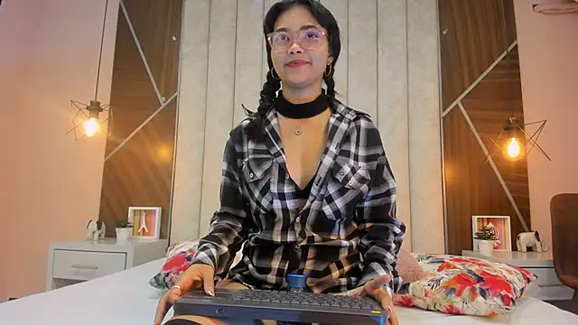 Snapshot of Mariana-Torres chatting on November 2025 02:22:02 PM Mariana-Torres online show from November 2025 02:22:02 PM