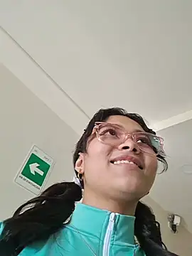 Snapshot of Mariana-Torres chatting on December 2025 08:04:02 PM Mariana-Torres online show from December 2025 08:04:02 PM