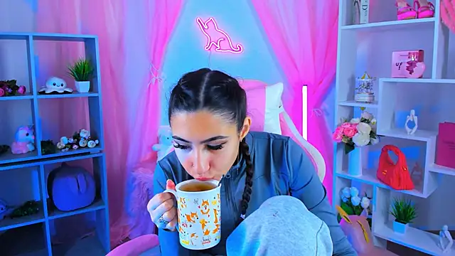 Snapshot of RebeckaThornton chatting on October 2025 06:23:01 AM RebeckaThornton online show from October 2025 06:23:01 AM