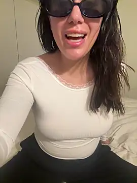 mamimamacitaaa online show from October 2025 05:24:02 PM