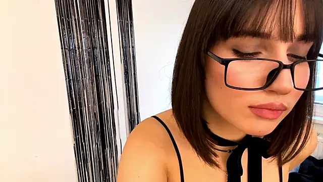 Snapshot of nikabloom chatting on November 2025 11:33:01 AM nikabloom online show from November 2025 11:33:01 AM