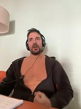 Snapshot of ReDiBastoni90 chatting on October 2025 08:24:02 AM ReDiBastoni90 online show from October 2025 08:24:02 AM