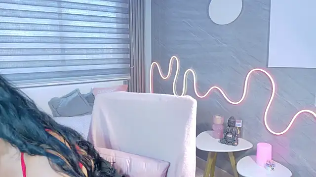 Snapshot of Naaomi_cute chatting on October 2025 09:06:01 PM Naaomi cute online show from October 2025 09:06:01 PM