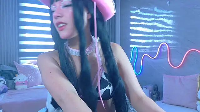 Snapshot of Naaomi_cute chatting on November 2025 04:23:02 PM Naaomi cute online show from November 2025 04:23:02 PM