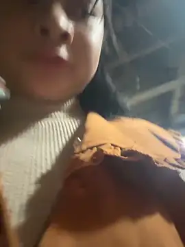 Linh-xxx online show from November 2025 10:53:01 AM