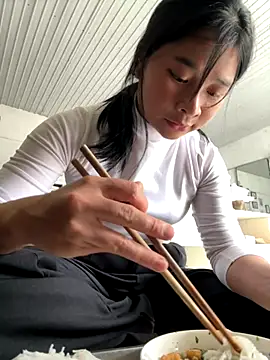 Linh-xxx online show from November 2025 04:39:02 AM