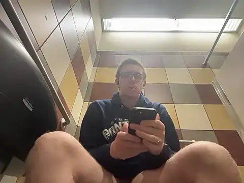 eddieeeeee1232 online show from November 2025 02:43:01 PM