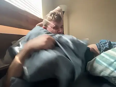 eddieeeeee1232 online show from December 2025 05:52:02 PM