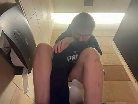 eddieeeeee1232 online show from November 2025 04:45:02 PM