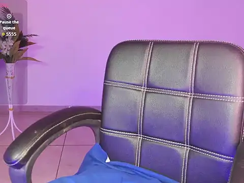 Rashiii  online show from December 2025 08:10:01 PM