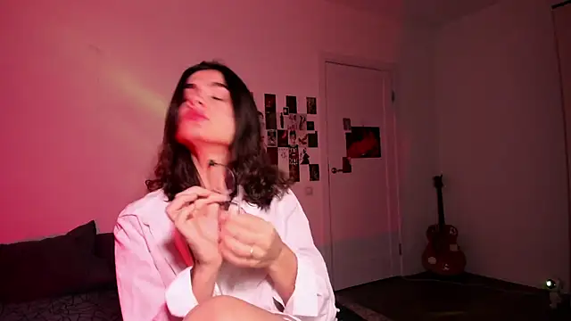 nightfloatt online show from November 2025 12:38:01 PM