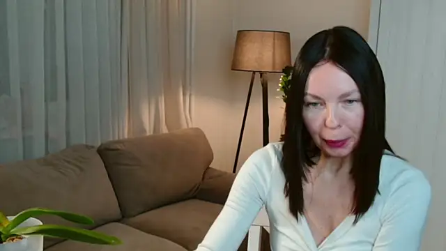 Snapshot of LittleNicolee chatting on December 2025 06:39:02 PM LittleNicolee online show from December 2025 06:39:02 PM