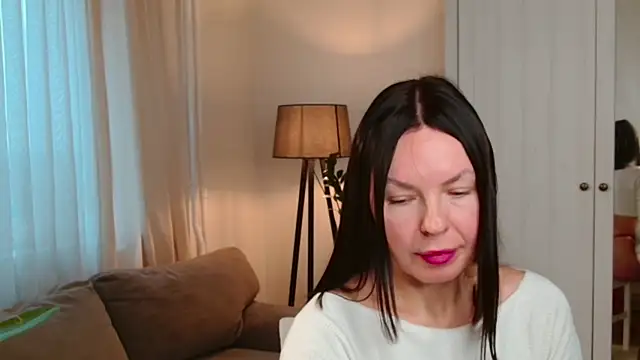 Snapshot of LittleNicolee chatting on December 2025 01:06:01 PM LittleNicolee online show from December 2025 01:06:01 PM