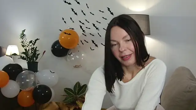 Snapshot of LittleNicolee chatting on October 2025 02:50:01 PM LittleNicolee online show from October 2025 02:50:01 PM