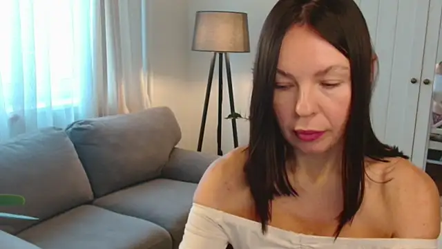 Snapshot of LittleNicolee chatting on November 2025 10:36:01 AM LittleNicolee online show from November 2025 10:36:01 AM