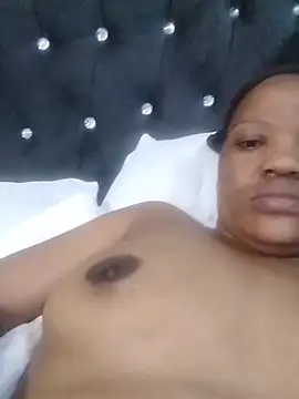 CaramelBoootie online show from April 2026 05:28:02 PM