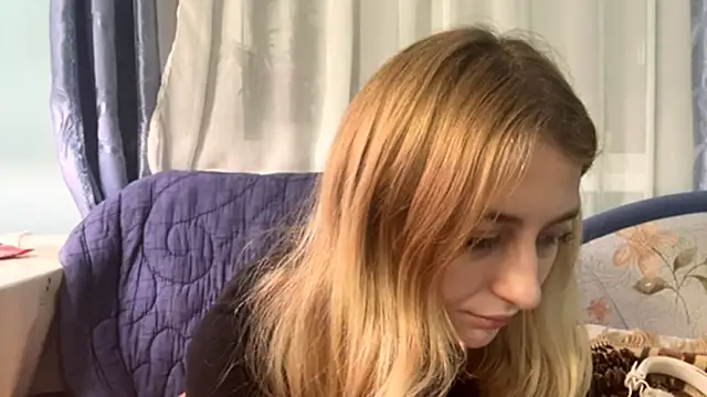 AmeliLia online show from December 2025 04:43:02 PM