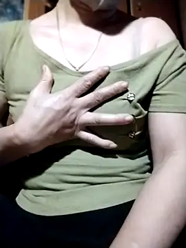 Snapshot of YiyinLy chatting on October 2025 08:50:02 PM YiyinLy online show from October 2025 08:50:02 PM