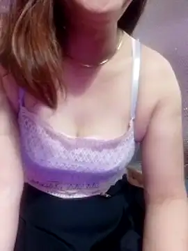 YiyinLy online show from March 2026 06:46:01 AM