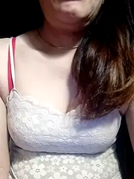 YiyinLy online show from May 2026 08:31:02 PM