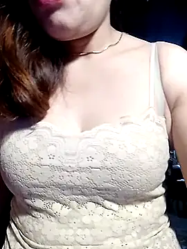 YiyinLy online show from May 2026 09:07:02 PM