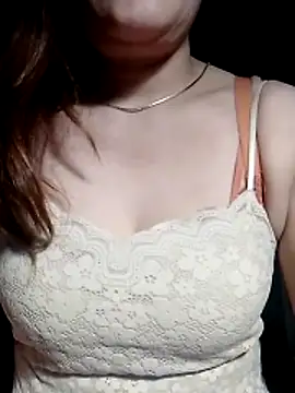 YiyinLy online show from May 2026 10:04:02 PM