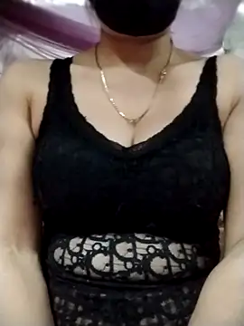 Snapshot of YiyinLy chatting on November 2025 11:59:02 AM YiyinLy online show from November 2025 11:59:02 AM