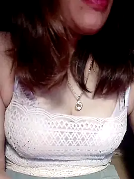 YiyinLy online show from February 2026 09:15:01 PM