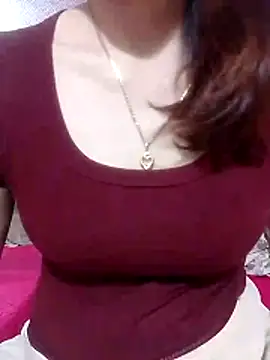 YiyinLy online show from April 2026 12:08:01 PM