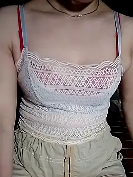YiyinLy online show from July 2026 12:38:02 PM