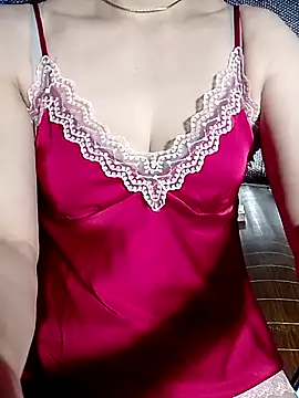 YiyinLy online show from July 2026 01:10:02 PM