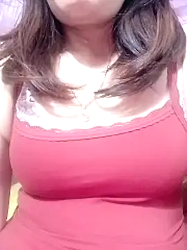 YiyinLy online show from February 2026 07:30:01 AM