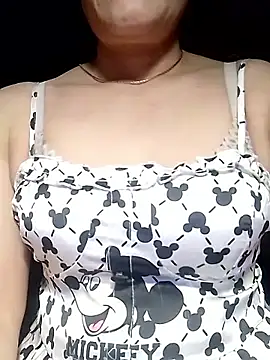 YiyinLy online show from May 2026 10:08:01 PM