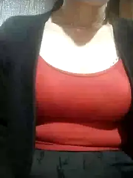 Snapshot of YiyinLy chatting on December 2025 12:37:01 PM YiyinLy online show from December 2025 12:37:01 PM