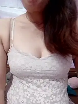 YiyinLy online show from May 2026 05:17:02 PM