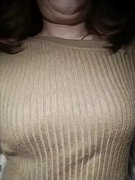 Snapshot of YiyinLy chatting on November 2025 07:25:01 PM YiyinLy online show from November 2025 07:25:01 PM