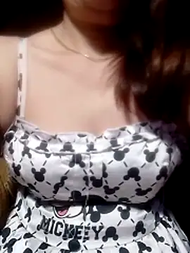 YiyinLy online show from April 2026 09:10:01 PM