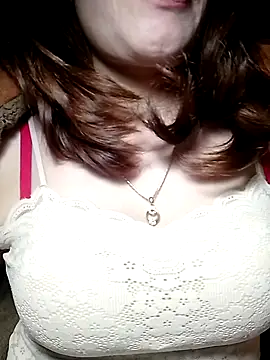 YiyinLy online show from January 2026 12:20:01 PM