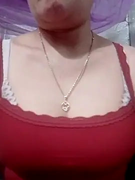 YiyinLy online show from February 2026 11:43:02 AM