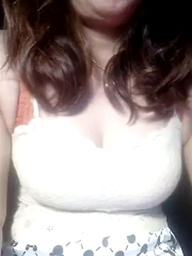 YiyinLy online show from February 2026 09:38:02 PM