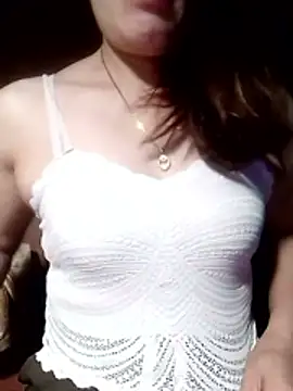 YiyinLy online show from April 2026 09:55:01 PM